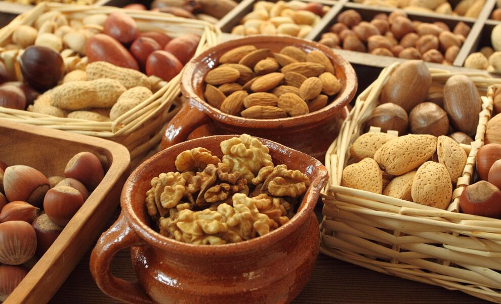 Walnuts in the men's diet will benefit from the power