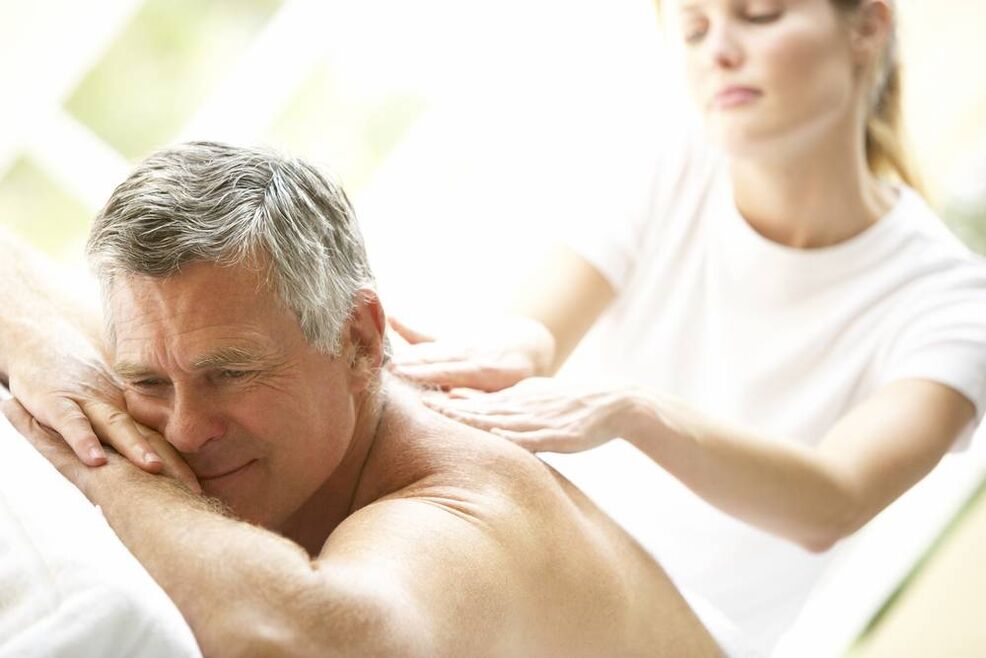 Back massage improves well-being and increases a man's power